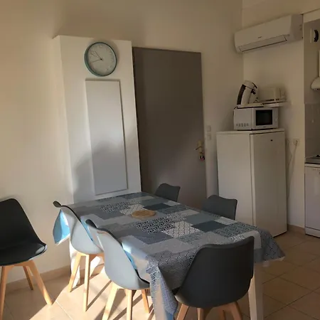 Maison Dans Fermee * Mouries